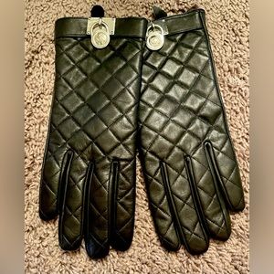 MICHAEL KORS Black Quilted Leather Gloves. Lined. Sz M